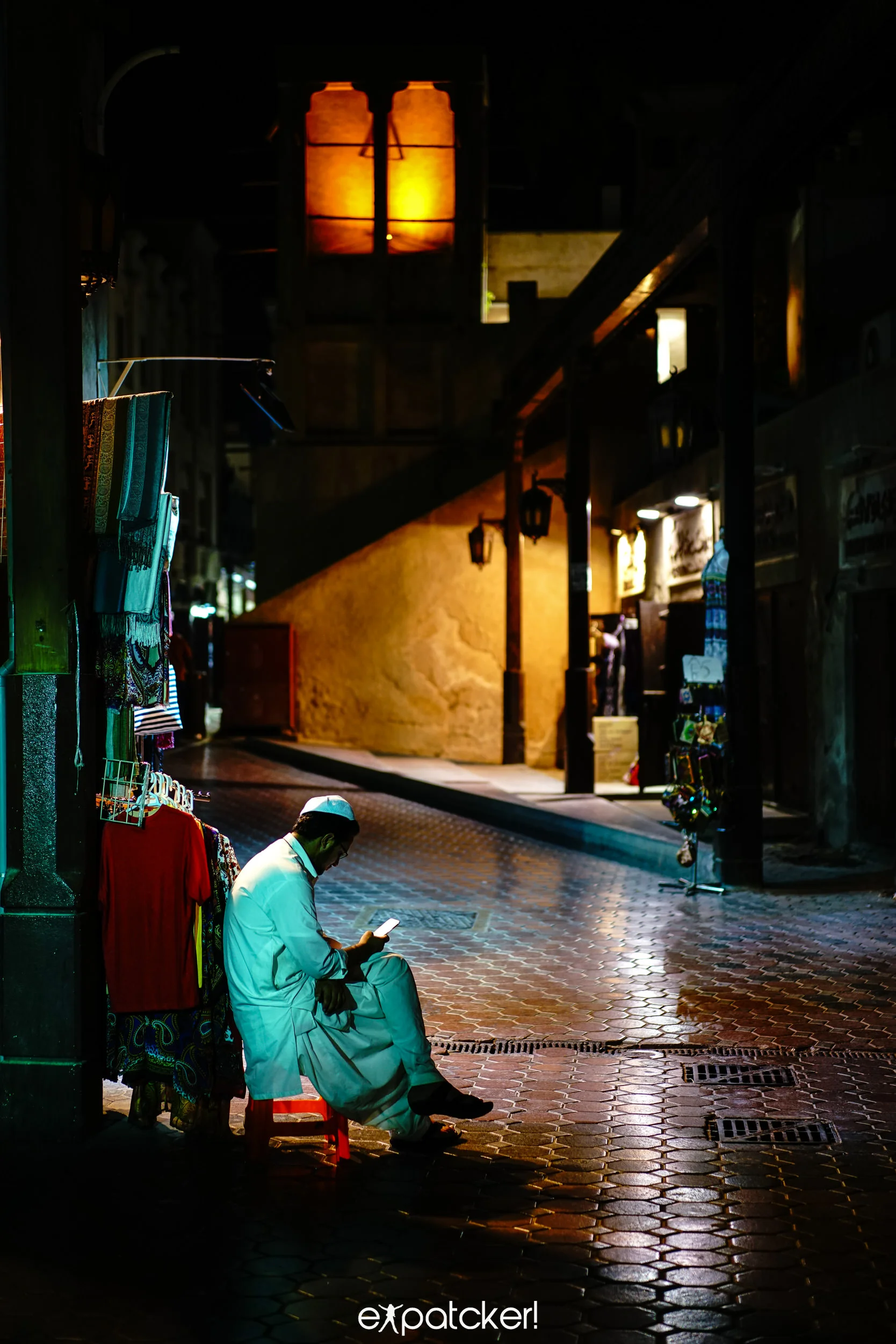 Another favourite : checking facebook while waiting for another client.&nbsp;Sony a7r2 - Zeiss 55mm f1.8