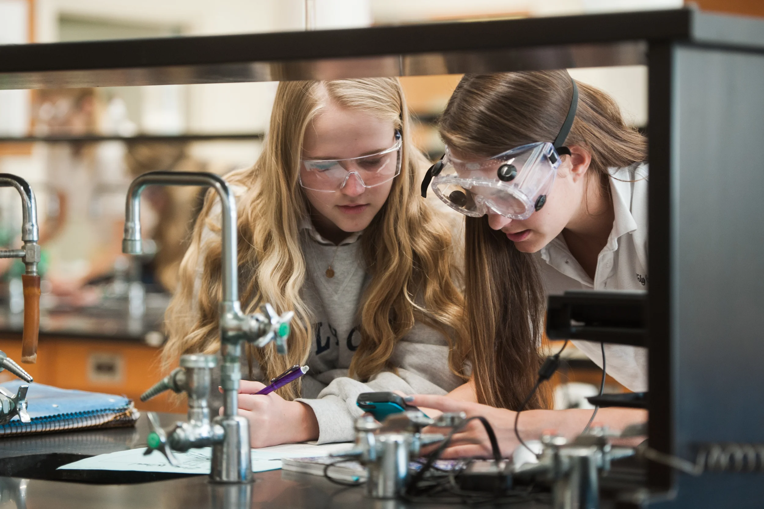 Education, Private school girls learning physics, Washington DC, Virginia