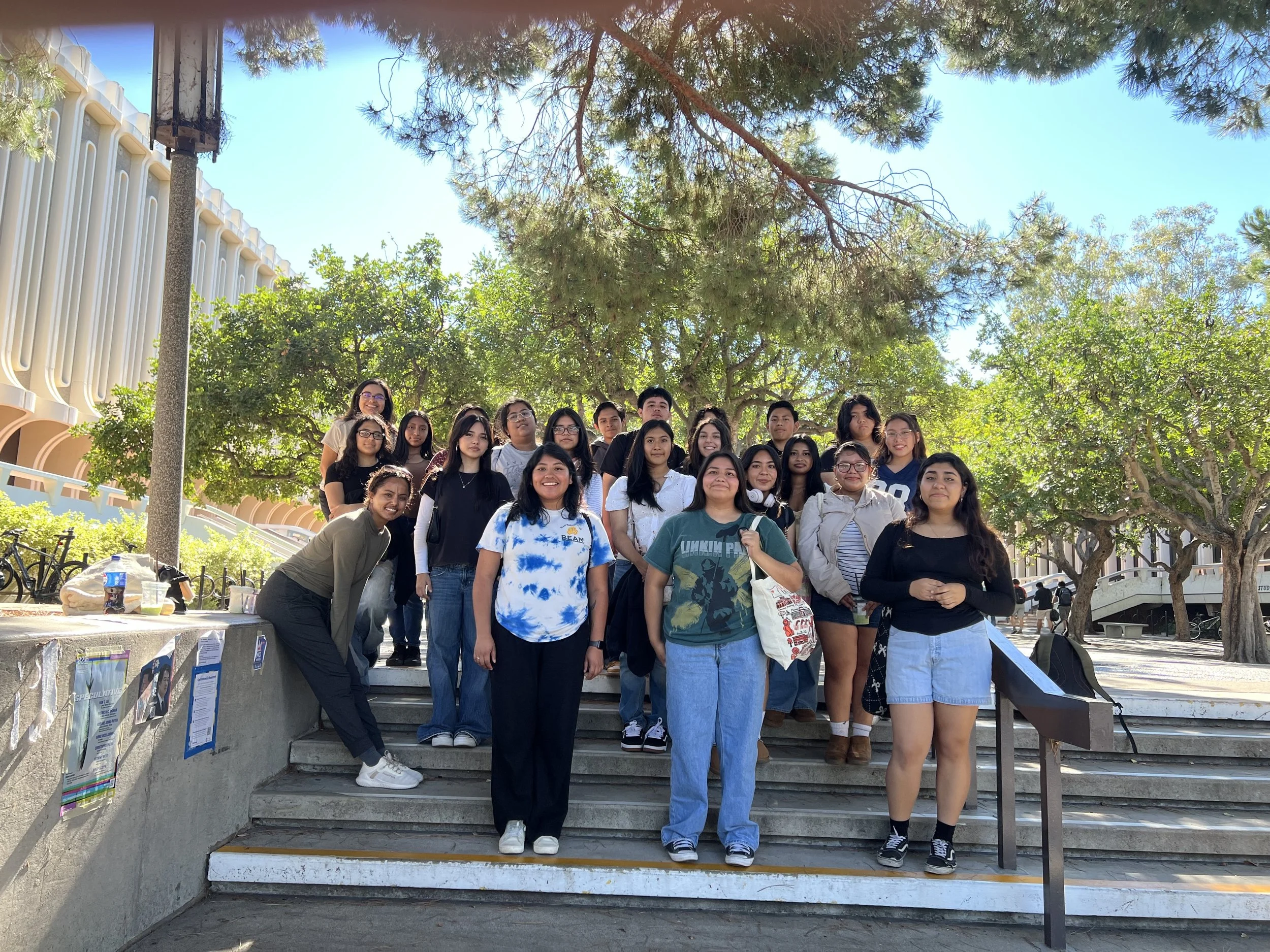  LA students tour UC Irvine! 
