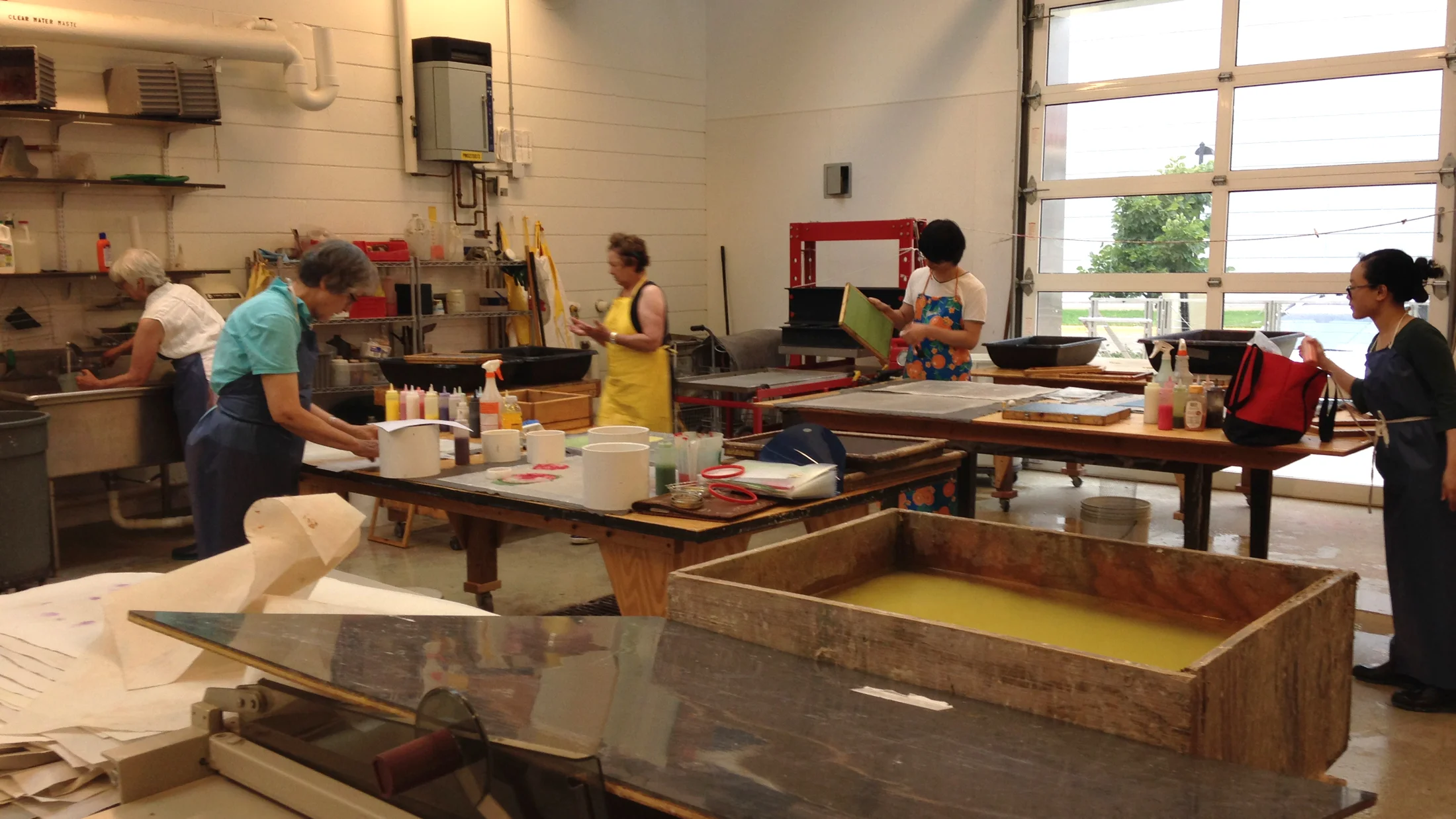Barbara-Landes-teaching-papermaking