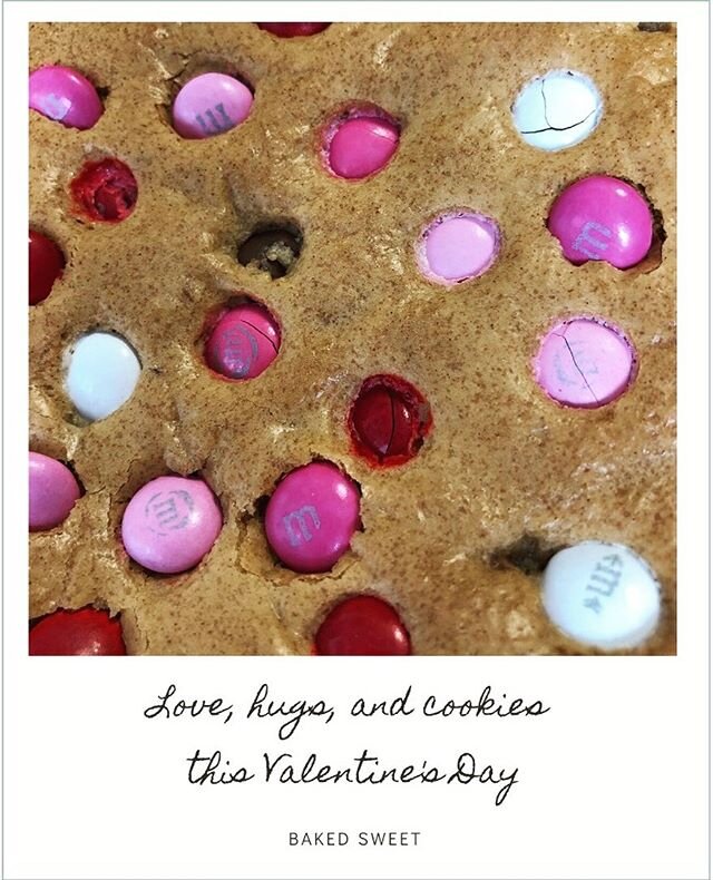 Loving this blondies and m&amp;ms combo for Valentine&rsquo;s Day! 🤍❤️
.
.
#valentinesday #valentine #chocolate #dessert #gift #nyc #love #cookies #blondies #yummy #eeeeeats #foodie #sweet #mms