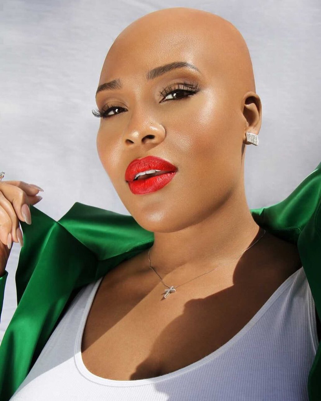 😍I thought 💭 about going #bald yesterday- but decided - nah my Titties are way too big for that! 😂✨✨
&mdash;-
#ThickHouse episode 2 - A #beautiful - bald model named #Amarachi was born 💚
Captured by the lovely @lovelenaocean ❤️&zwj;🔥
 Go check o