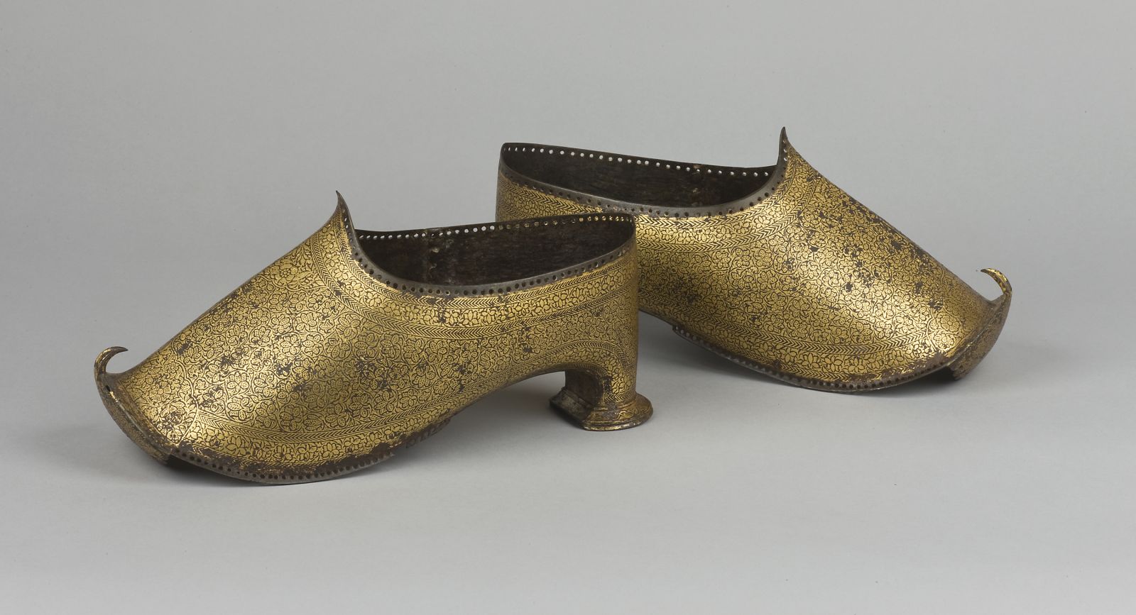 3 Things for the Vogue Woman at The Met's "Sultans of Deccan India" Exhibit