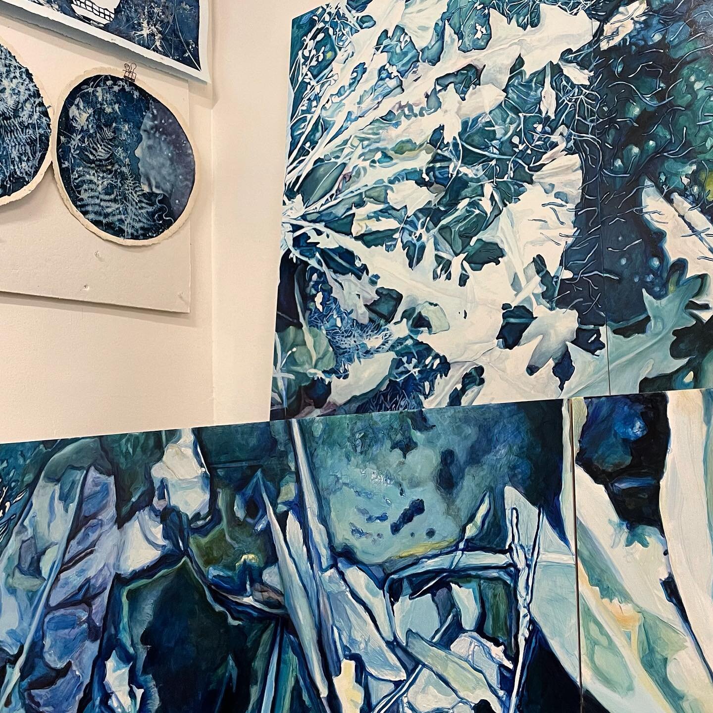 I&rsquo;m painting on the #studio floor tonight. Here&rsquo;s a #sneakpeek of my view of some pieces I&rsquo;m finishing up for my solo exhibition @raftofsanity next month. (A couple of #cyanotypes are photobombing too!)
.
.
#amandabesl #amandabeslst