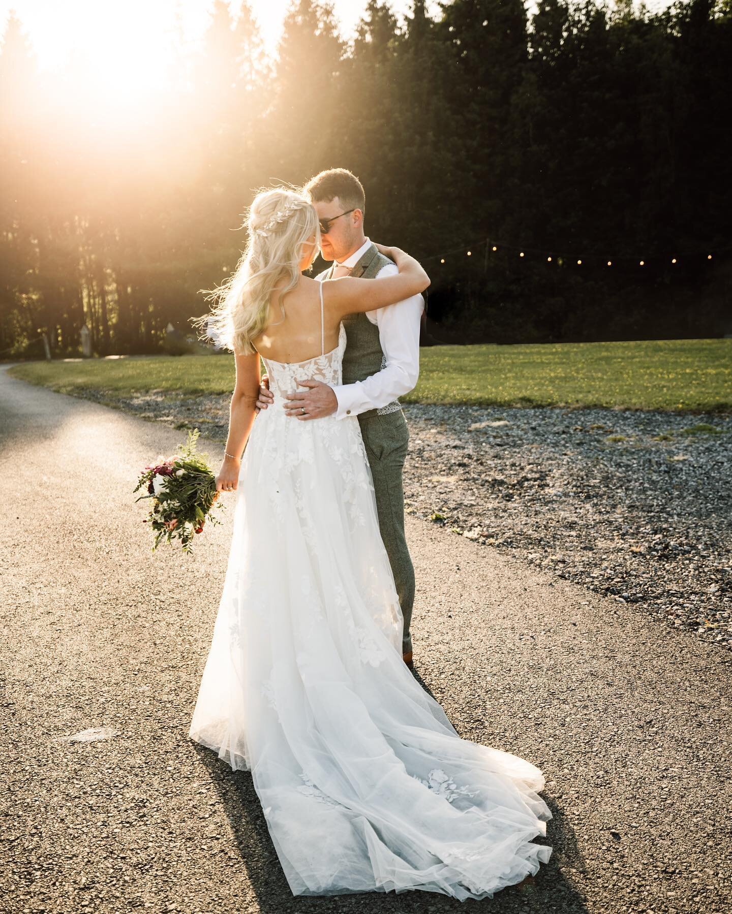 They did a thing! 

Ellie &amp; Aidan got married at @hobbit.hill and as always the day went perfectly. With an outside ceremony and an outside first dance, you&rsquo;ve just got to love it! 

Venue / @hobbit.hill 
Stylist / @amore_eventstylists 
Cak