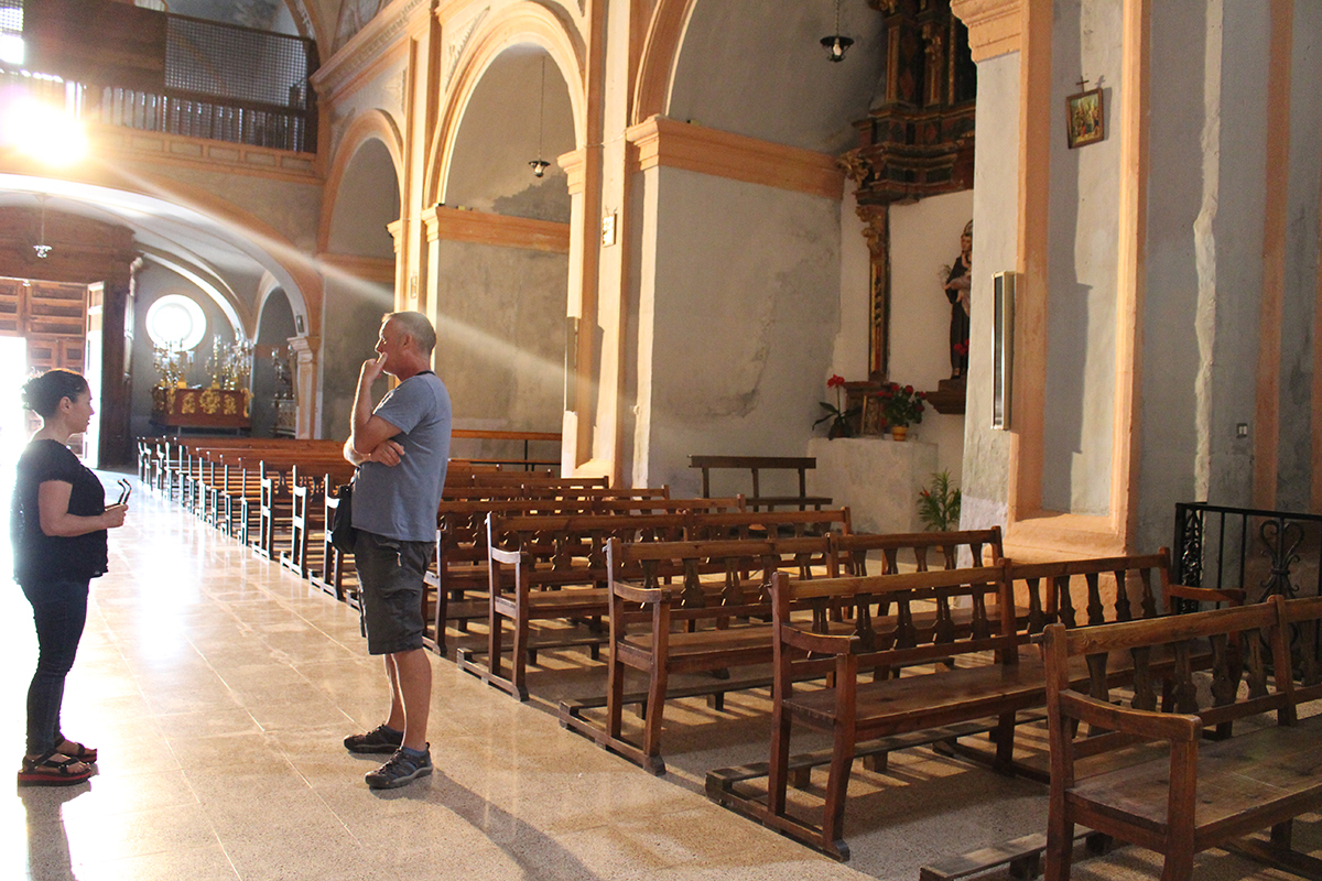 Melissa Marks and Simon Beckmann (Director of Joya: arte + ecología ) in the Convento de San Luis, Vélez Blanco.
