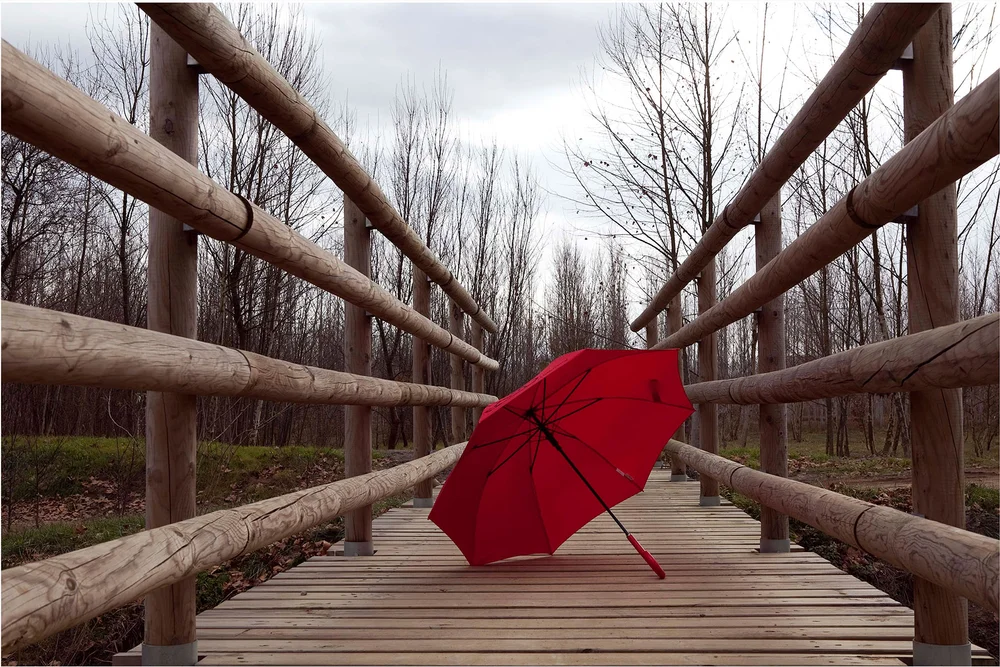 Paraguas rojo — Thais