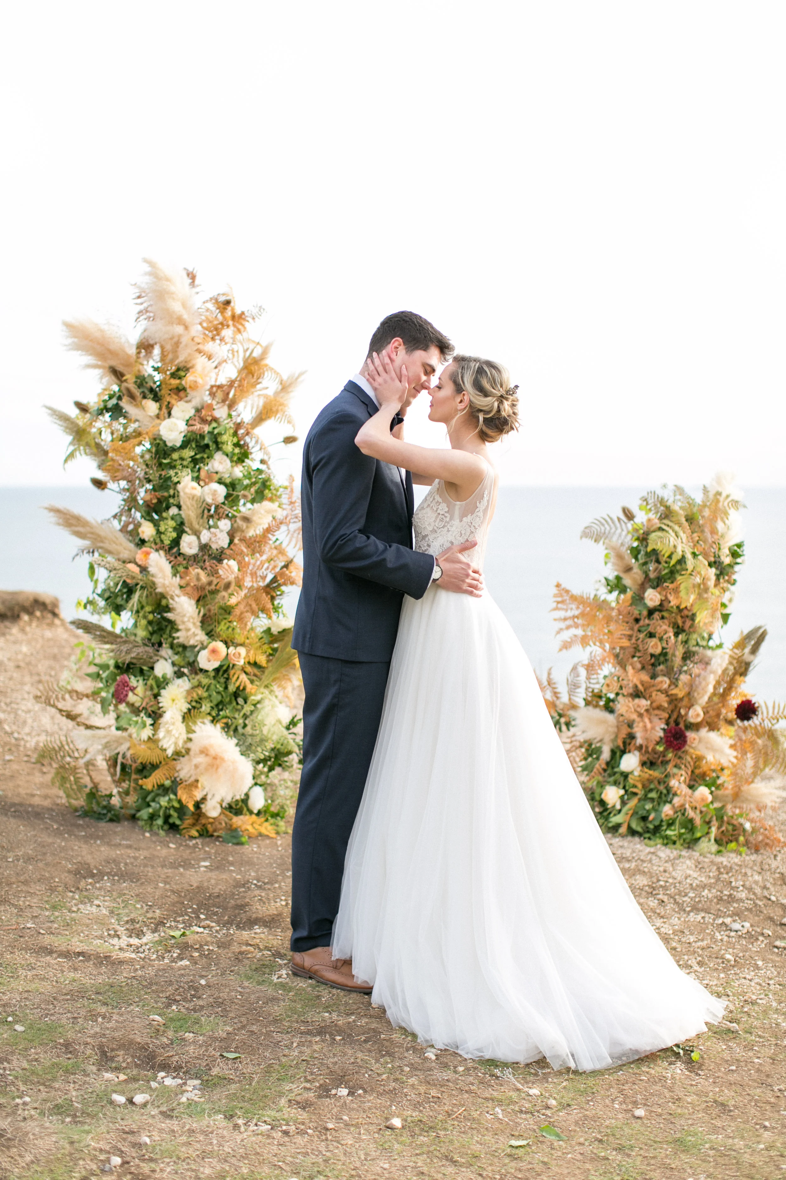 floral columns, asymmetrical arch