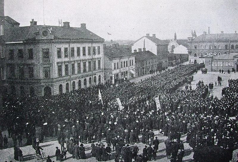 Источник: https://sv.wikipedia.org/wiki/Fristadstorget#/media/File:Fristadstoget,_E-tuna.JPG