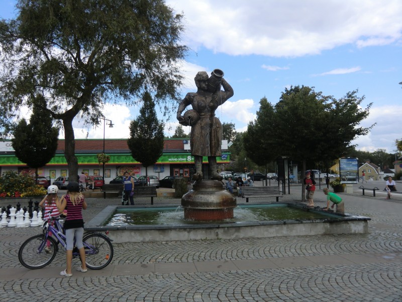 "Vattenbärerskan" на Östra torget. Источник: http://www.bygdeband.se