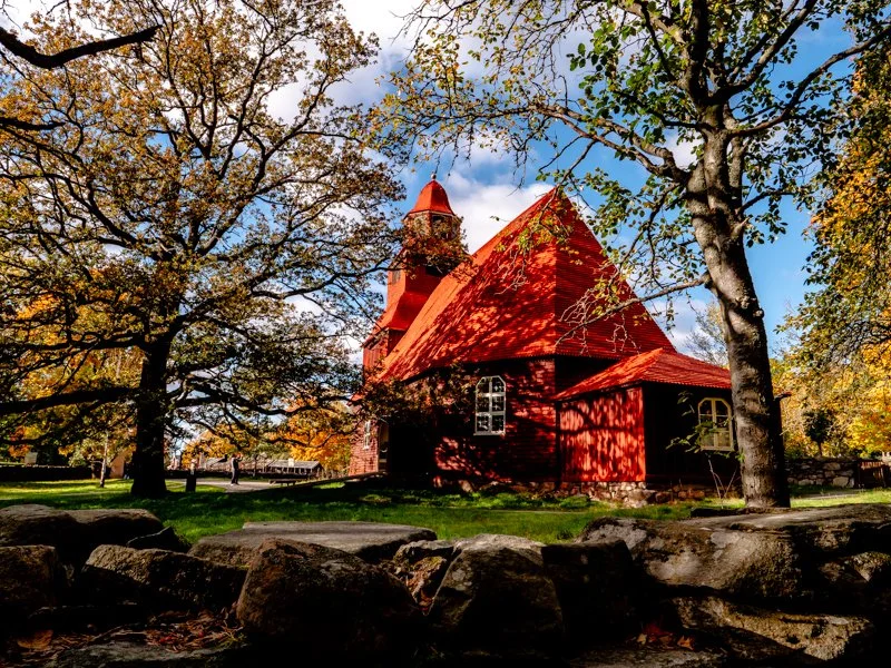 церковь сеглора в скансене, осень в стокгольме.jpg