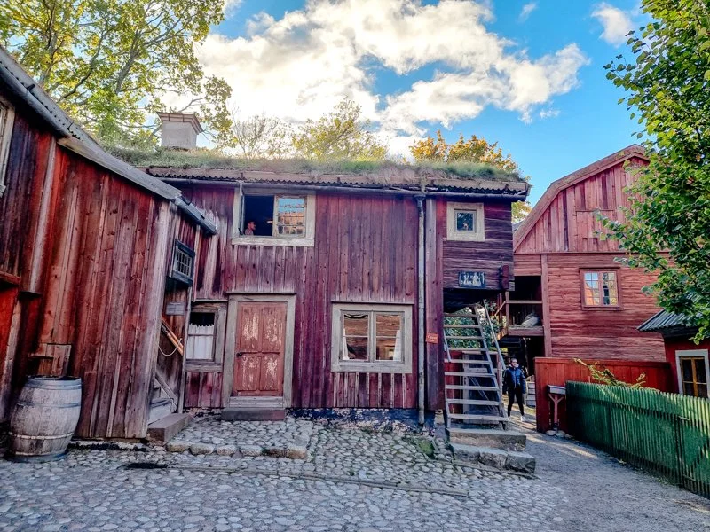 осень в скансене, стокгольм деревянные домики .jpg