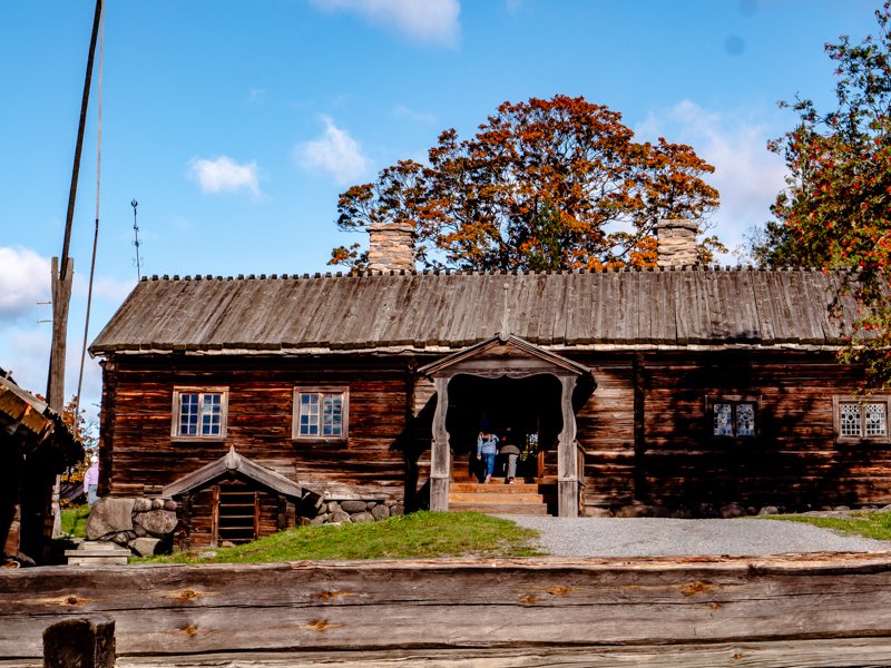 осень в скансене, стокгольм какая погода деревянная усадьба.jpg