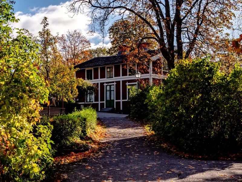 осень в скансене, стокгольм какая погода традиционный домик.jpg