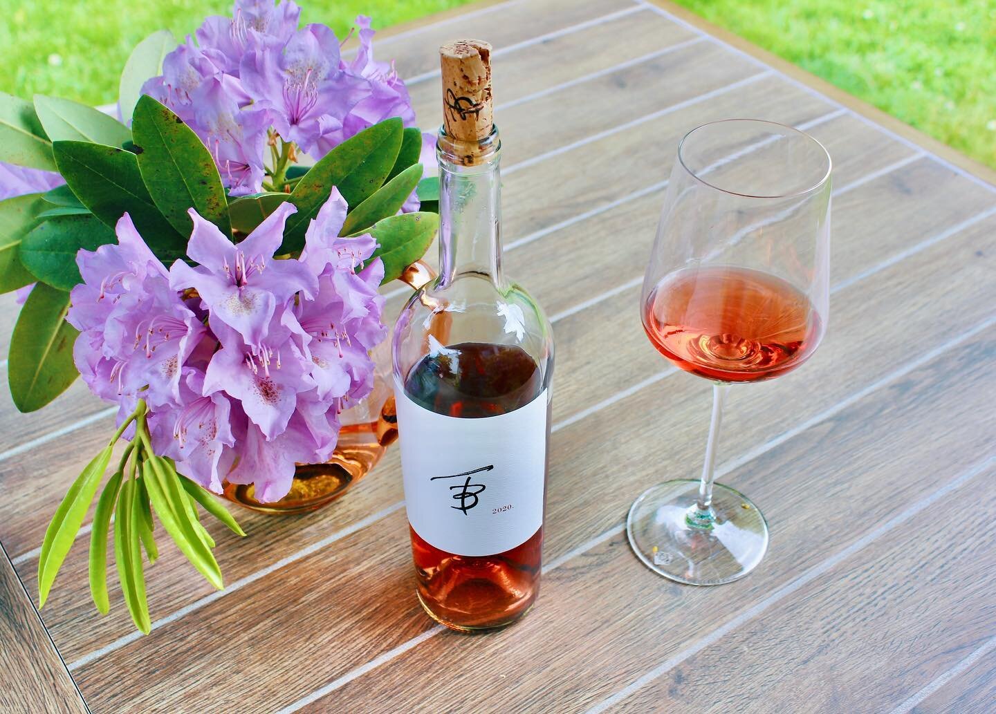 1/3 oak + 2/3 stainless steel fermentation - HAVE YOU EVER?

I had the pleasure of tasting this delicious 2020 Ros&eacute; of Cabernet Franc by @tberkleywines last week, a sampling from this month&rsquo;s @vntners artisanal wine club! (Tasting with @