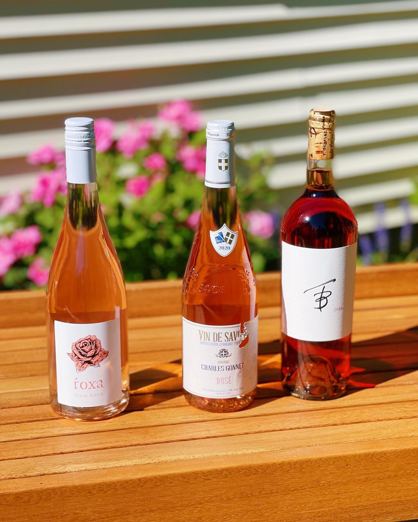 It&rsquo;s #nationalros&eacute;day do you know where your ros&eacute;s are? 🍷 

Why yes, yes I do! 😉 

Great variety from @vntners!

🇪🇸 Itxas Harri Roxa Navarra (Garnacha)
🇫🇷 Charles Gonnet Ros&eacute; Vin de Savoie (Gamay) 
🇺🇸 T. Berkeley Ro