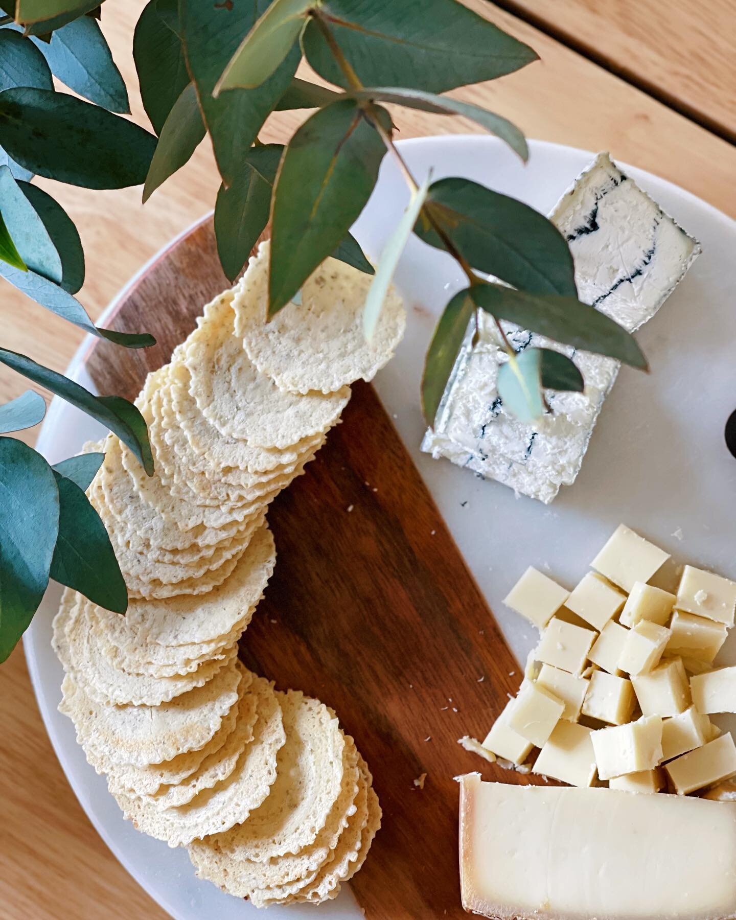 🍃 Last minute hosting on a Friday night or a Friday night in? 🧀 

Serving you an easy, elegant, delicious and substantial (all the adjectives) cheese and cracker board with wine pairings! If local, swing by @fairfieldgreenwichcheeseco and pick thes