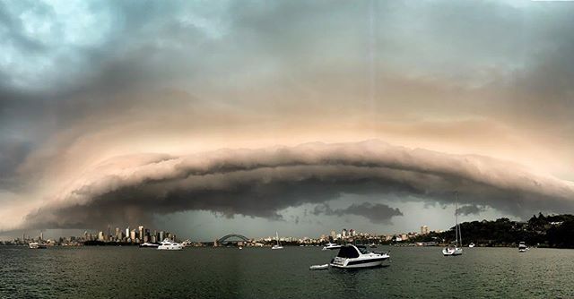 Epic view from Sydney Harbour as a Sunset storm rolls through.
🙌
Better than fireworks!
.
.
#sydney #sydneyweather #sydneystorm #cloudporn #storm #boating #sydneyharbour