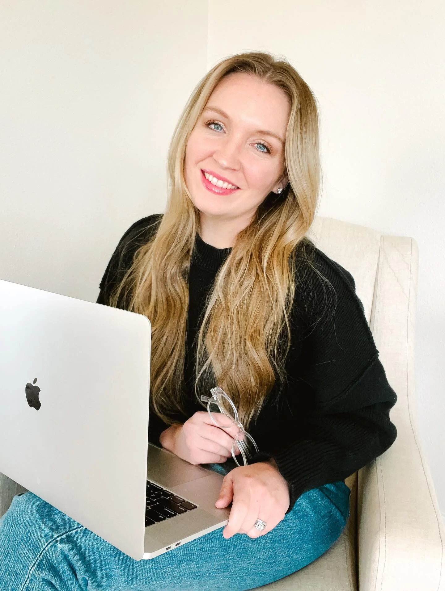 Yes, I&rsquo;m back 🙌🏼.

A few months ago, I shared that I was stepping away from wedding photography and photo editing after ten really incredible years. At the time, it felt like the right choice &mdash; and I&rsquo;m grateful I took the pause.

