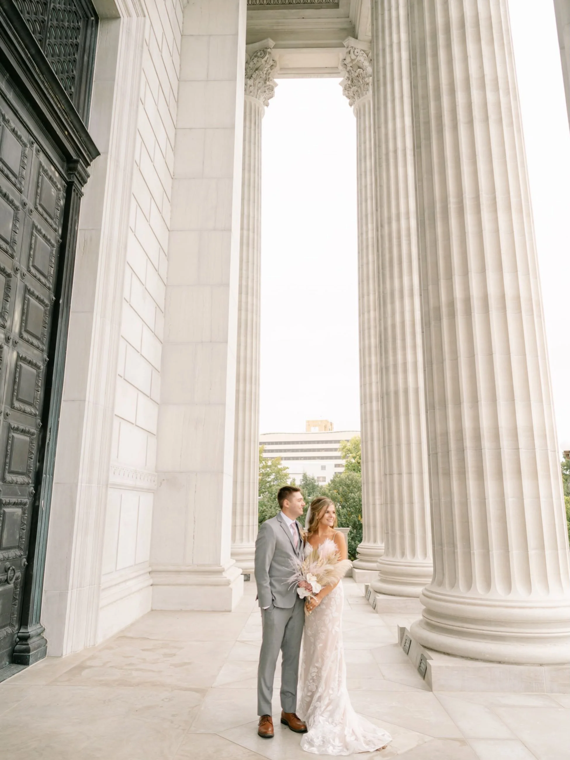 Jefferson City weddings are really some of the loveliest in Missouri with our stunning Capitol as a backdrop.

Photography: @kelsikliethermes 
Venue: @jcmillbottom
Bridal Gown: @breezebridal
Alterations: @designsxnadine
Florals and Hair: Janie Holzsc