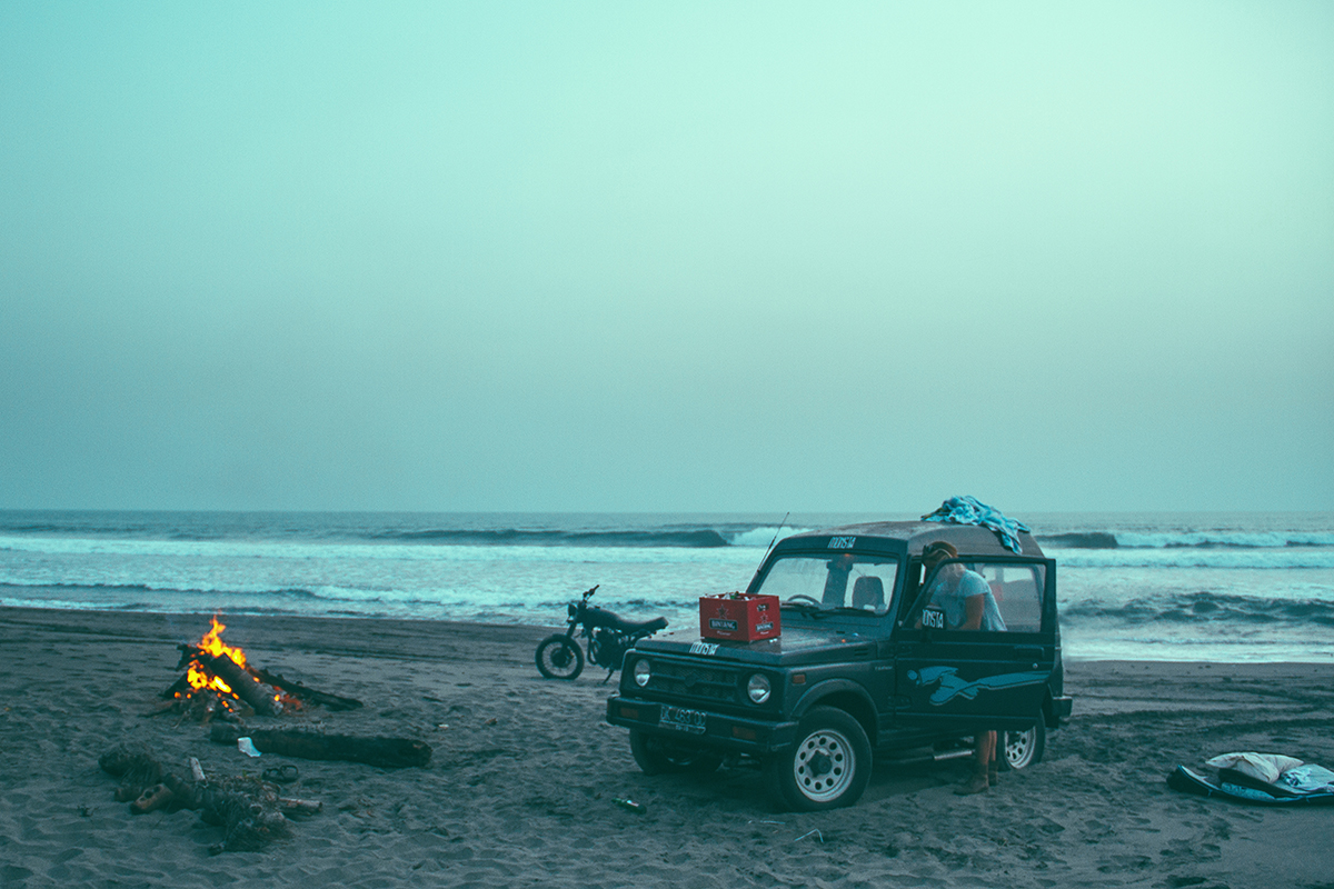 After a full day of perfect lineups, we camped under the night's sky. //