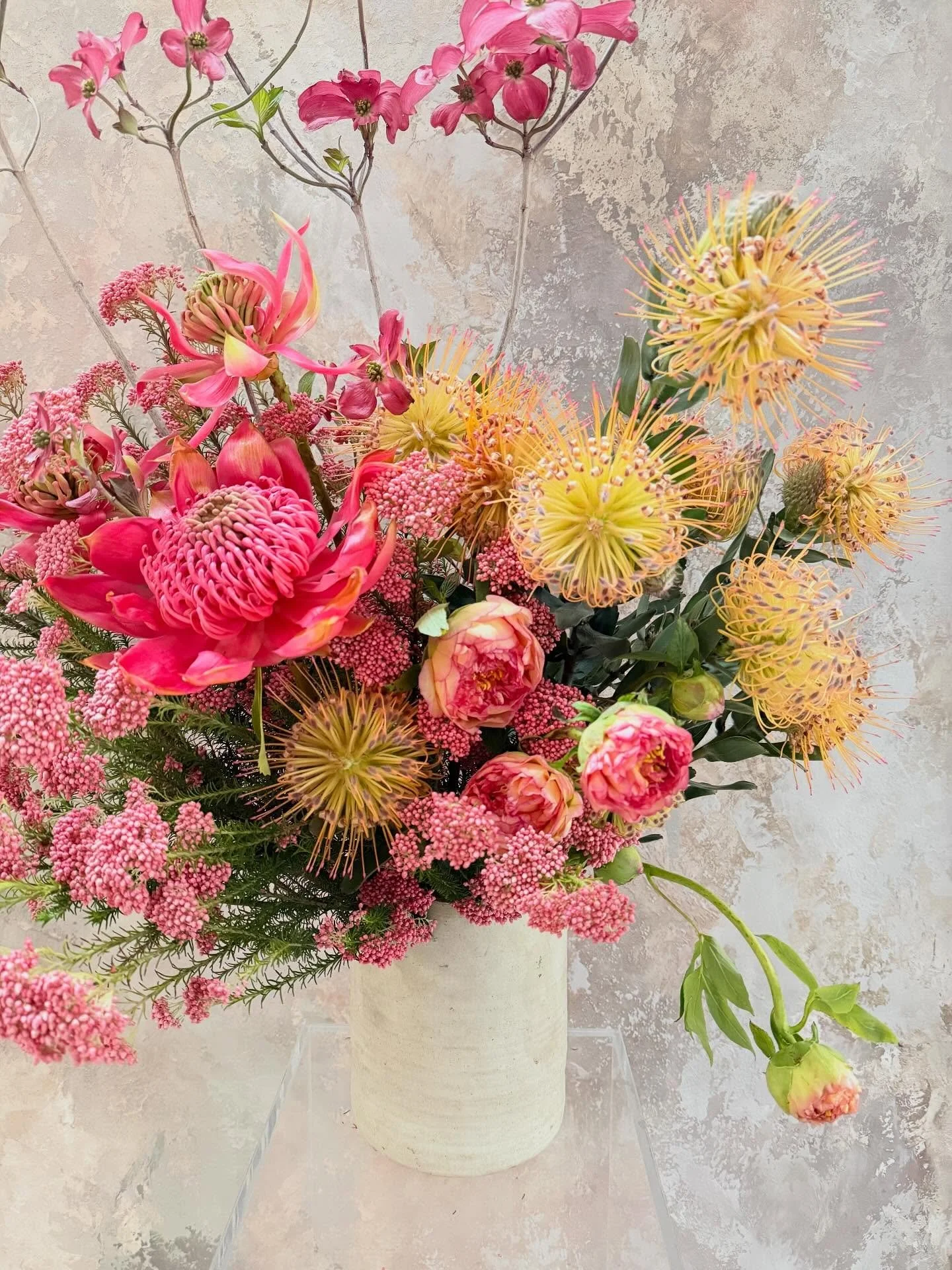 In honour of my incredible sister @hoya_oh_ya on her birthday using her fave ceramicists vase @asobimasu_clay