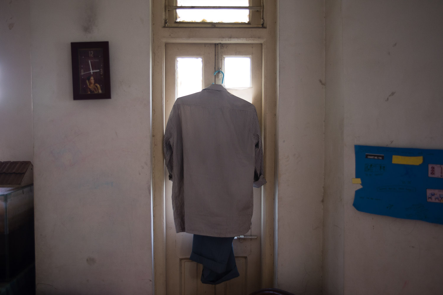  he Galsurkars are a prominent Jewish family in Mumbai. They often have young people over for Shabbat dinner on Friday nights. 