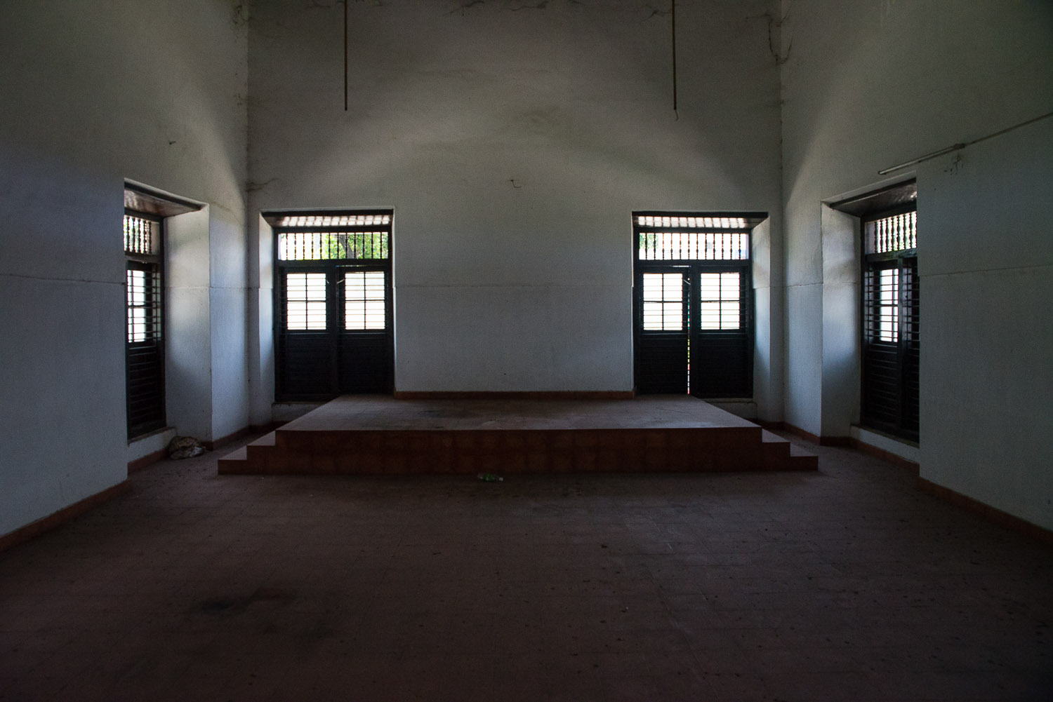 The Mala Syngagoue, about 25 kilometers outside of Kochi, has been stripped of all its furniture. One can only recognize it as a synagogue by the Hebrew writing above one door.