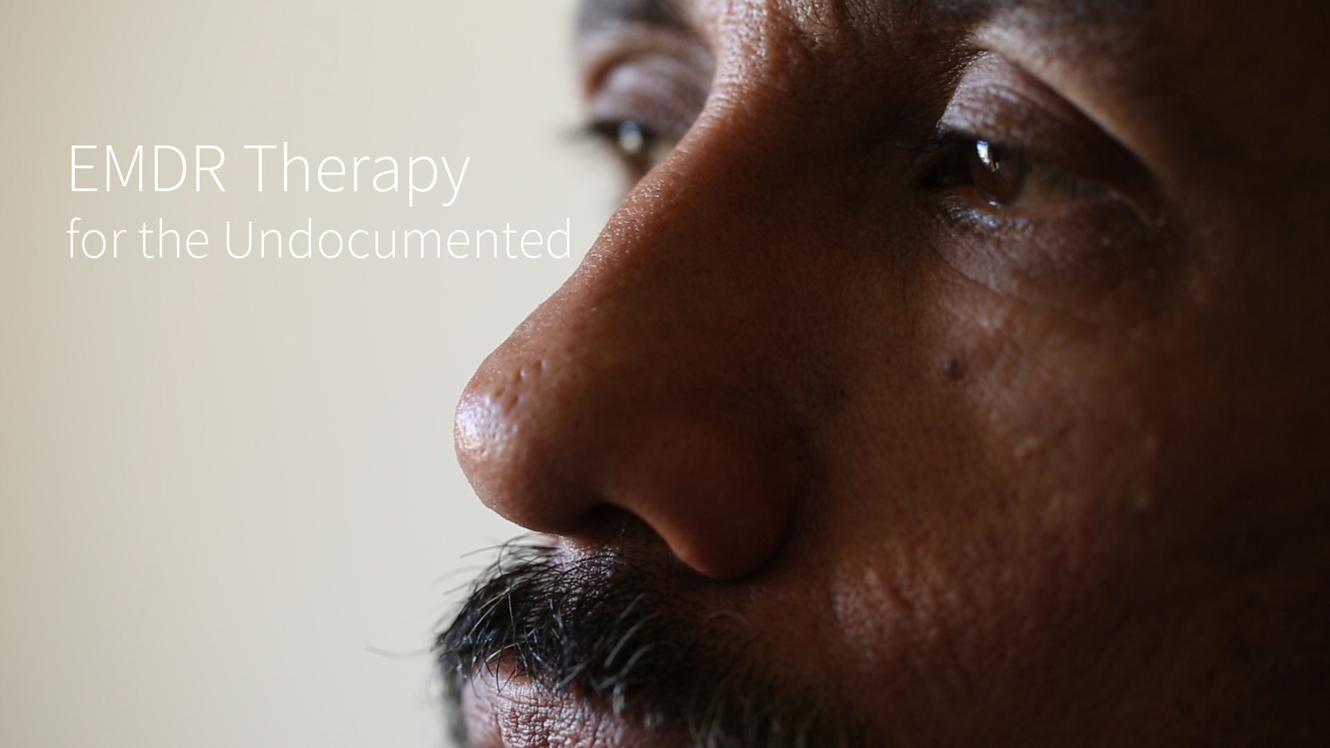 Latino therapists are using EMDR (Eye Movement Desensitization Reprocessing) therapy to treat patients dealing with trauma stemming from migration. Many of the patients are undocumented or are in the process of applying for visas such as the U (for victims of mental, physical, or sexual abuse) or the T (victims of trafficking). Created for Univision Noticias Digital. In Spanish with English Subtitles.