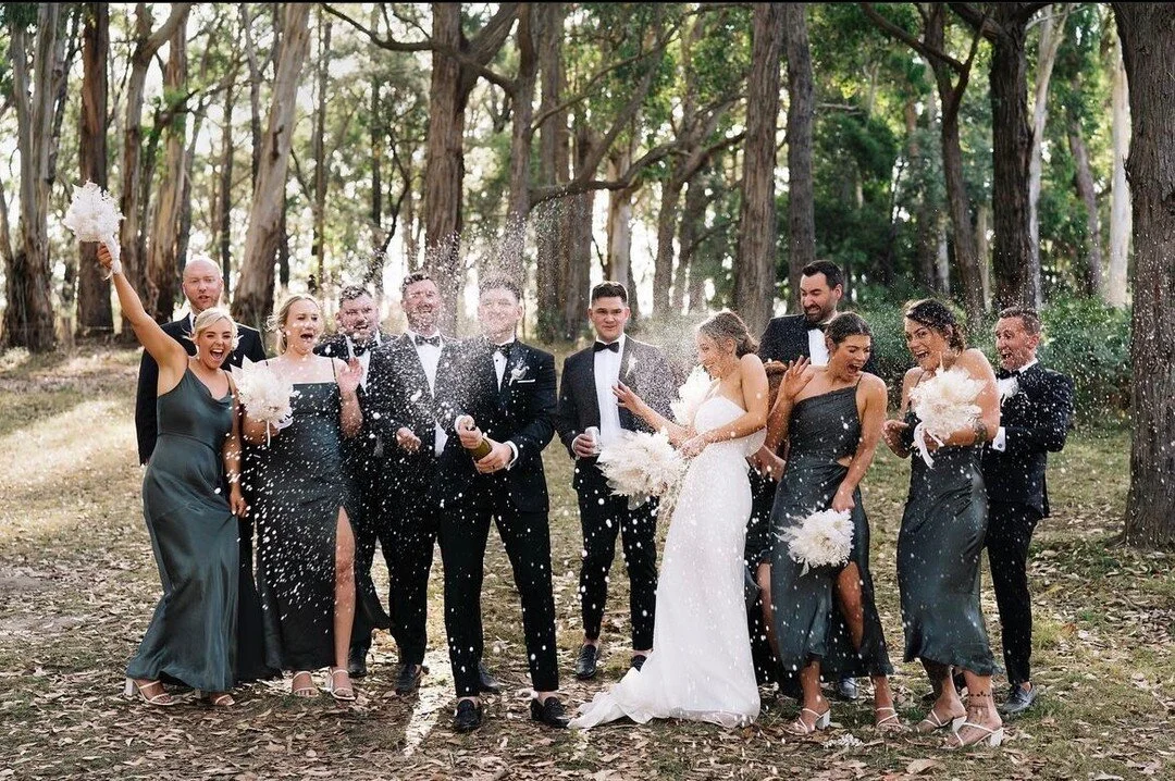 These guys were a fun crewπΎππΎ
#theburroweventspace #daylesfordmacedonwedding #bohemianwedding #trianglearbour #arbour #groom #bride #brideandgroom #festoonlights #festivalwedding #hipsterwedding #daylesfordwedding #weddingstyle #forestceremony #w