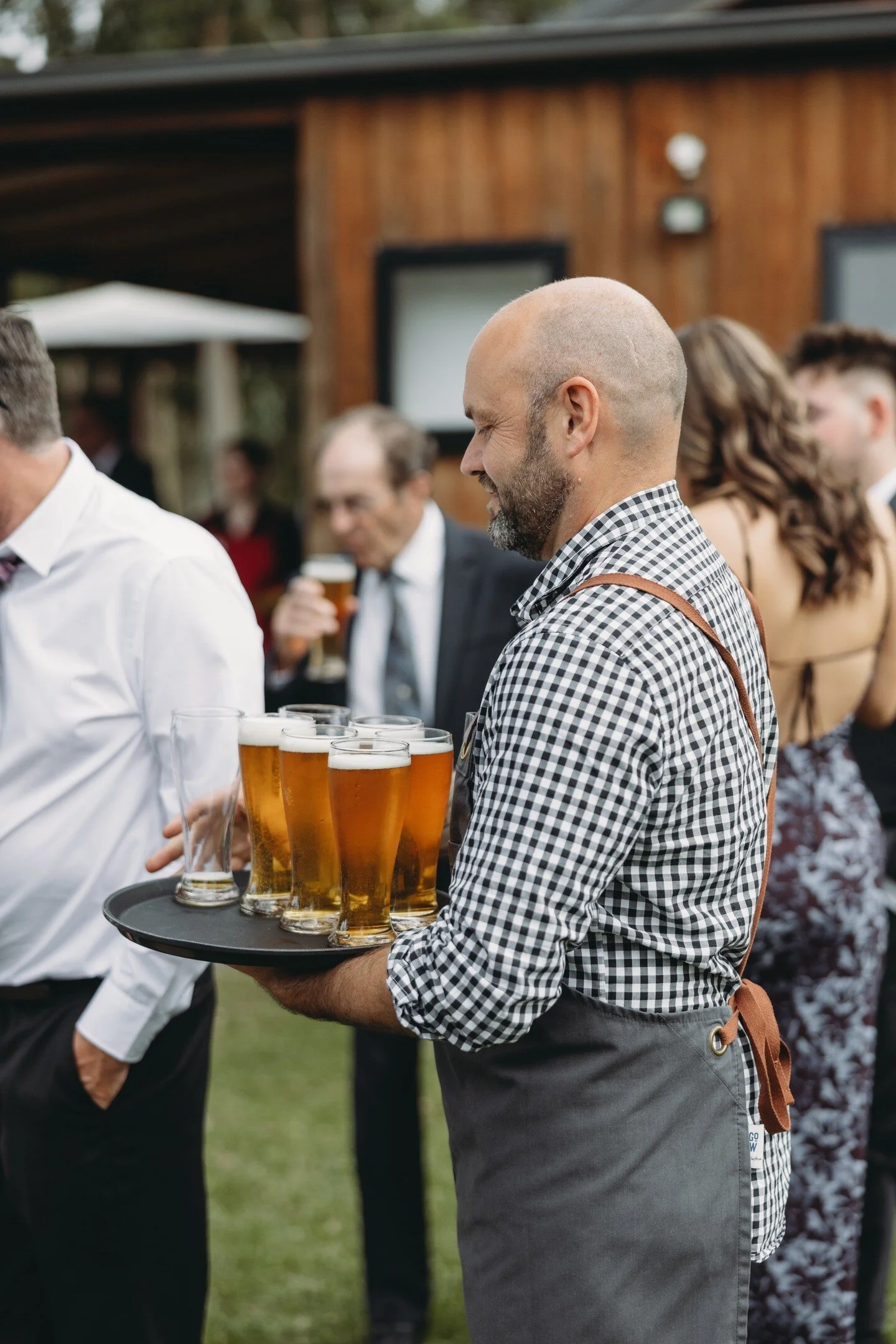 Serving premium cool climate wine from @wombatforestwines, local beer from @holgatebeer @daylesfordbrewingco and cider from @daylesfordcider π€πΌ
*
*
*
#forestwedding #weddingvenue #wedshedvenue #weddingflowers #florist #receptionstyle #weddingstylis