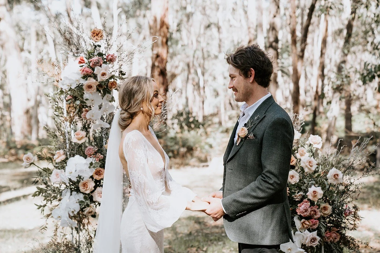 Mel + Ryan ππΌ
π· @ariannaharryphotography
*
*
*
#theburroweventspace #daylesfordmacedonwedding #bohemianwedding #trianglearbour #arbour #groom #bride #brideandgroom #festoonlights #festivalwedding #hipsterwedding #daylesfordwedding #weddingstyle