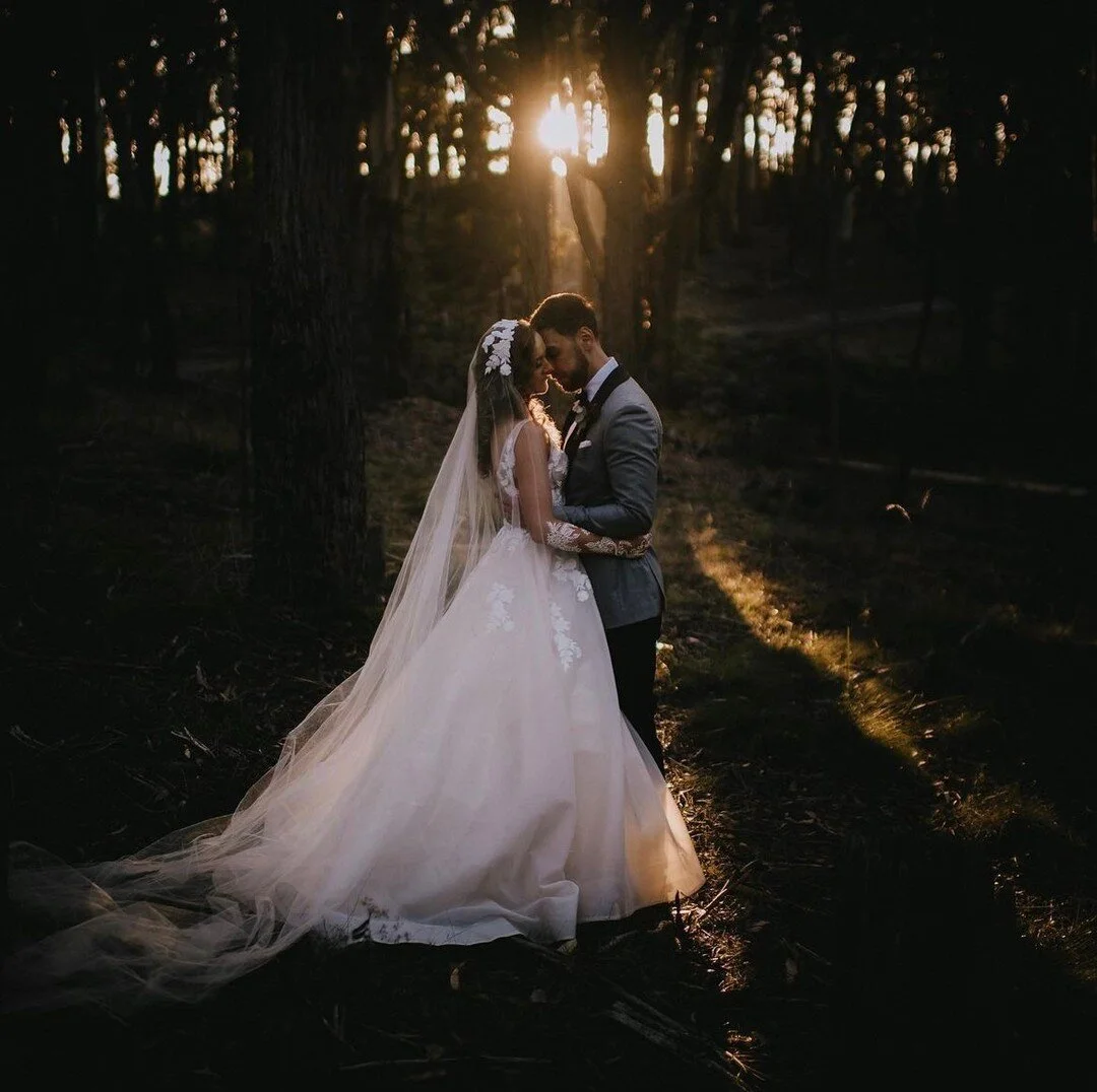 Golden hour in the Forest ππΌ
π· @jakubfabijanski
*
*
*
#theburroweventspace #daylesfordmacedonwedding #bohemianwedding #trianglearbour #arbour #groom #bride #brideandgroom #festoonlights #festivalwedding #hipsterwedding #daylesfordwedding #weddin