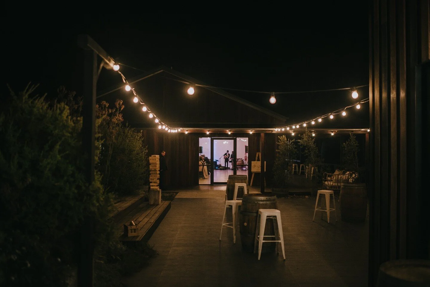 The courtyardπ«
π· @jakubfabijanski
*
*
*
#theburroweventspace #daylesfordmacedonwedding #bohemianwedding #trianglearbour #arbour #groom #bride #brideandgroom #festoonlights #festivalwedding #hipsterwedding #daylesfordwedding #weddingstyle #forestc