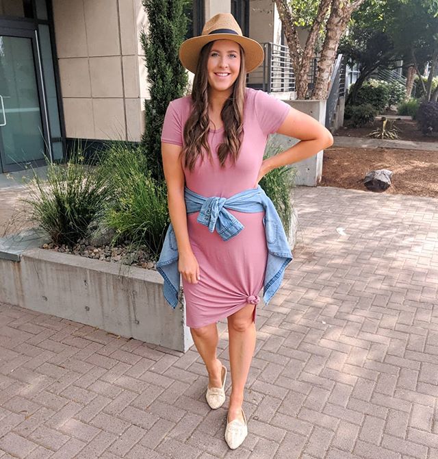 Did you all see my try-on this morning with @32degreesofficial? I'm styling this dress another way today and I LOVE it with this chambray top tied and around the waist and some woven shoes and accessories. So perfect for running around town all day! 