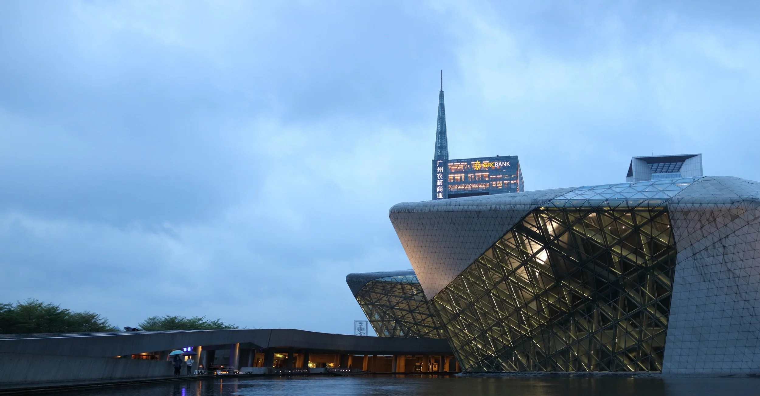 Guangzhuo zaha-hadid-2426093.jpg