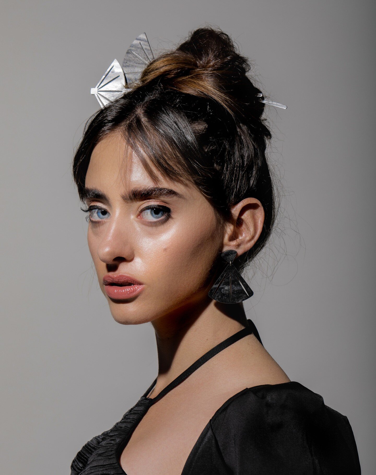 New work with makeup hair by me

PHOTO: @rockwellcreative
MODEL: @justine_vivian 
MUA/HAIR: @shanaastrachan @foxanddoll 
STYLIST: @zuringilbus
ACCESSORIES: @shopfoxanddoll 
 
#bayareacreatives
#studioportrait 
#portrait 
#womensfashion 
#fallfashion
