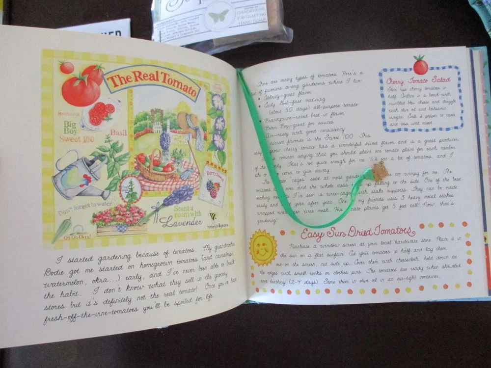 Isn't this adorable? Cute bookmark is attached to the book so you don't misplace it.