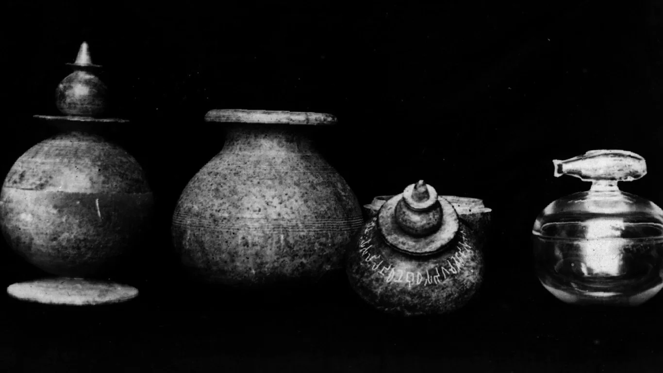 The reliquary urns