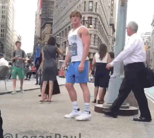 Mehr Logan Paul Spagate gibt es hier: http://imgur.com/gallery/O3psI
