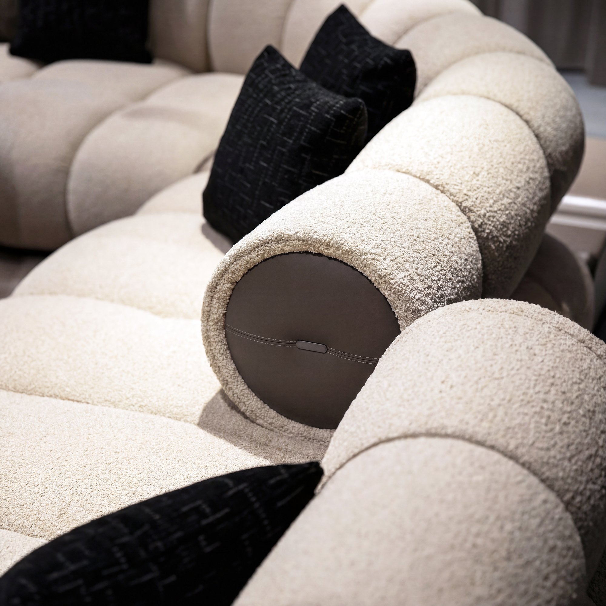 Luxury staging approach designed to transform residential spaces through spatial storytelling, atmosphere and sensory composition