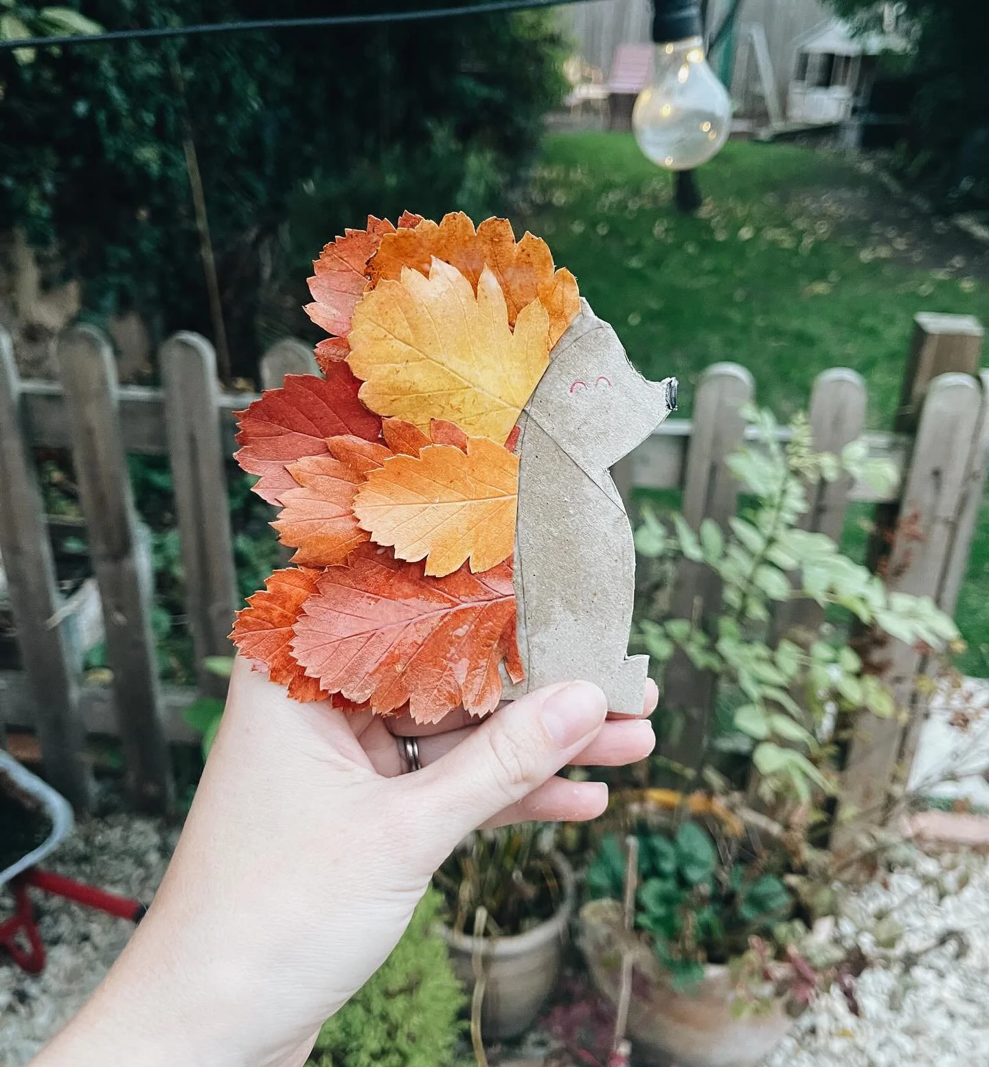 Did the cutest little autumn craft activity with my six year old this afternoon 🥰🍄🍁 the utter magic of autumn amazes me every single year! ❤️