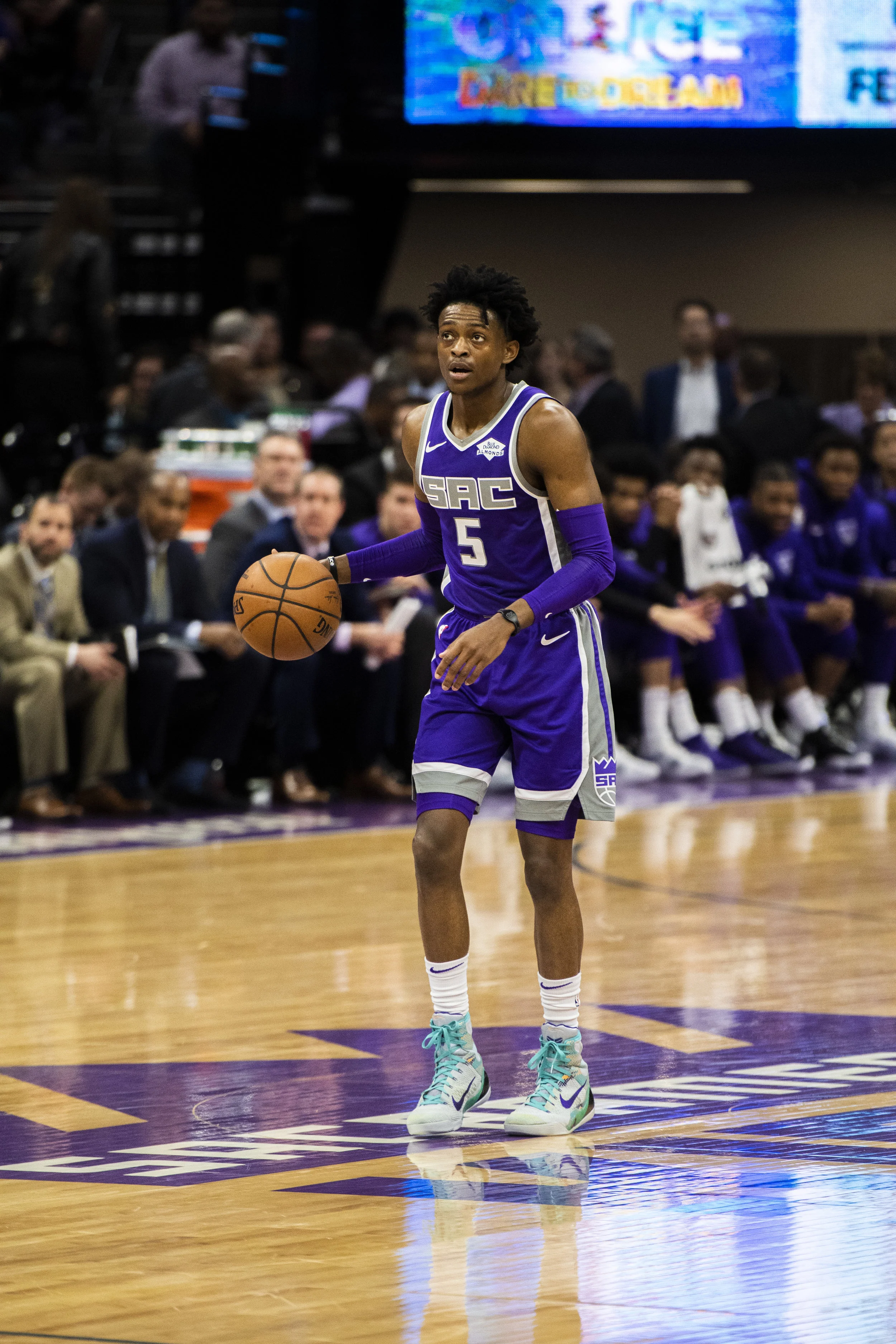 De’Aaron Fox recorded 16 points, nine assists and two steals as he pushes his steals streak to 14 straight games, the longest active streak in the NBA.