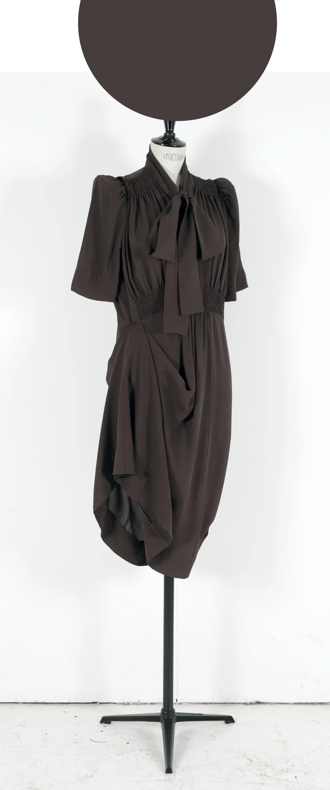 01 WINE BROWN/ Short Sleeve Knee length Part Adjustor Dress