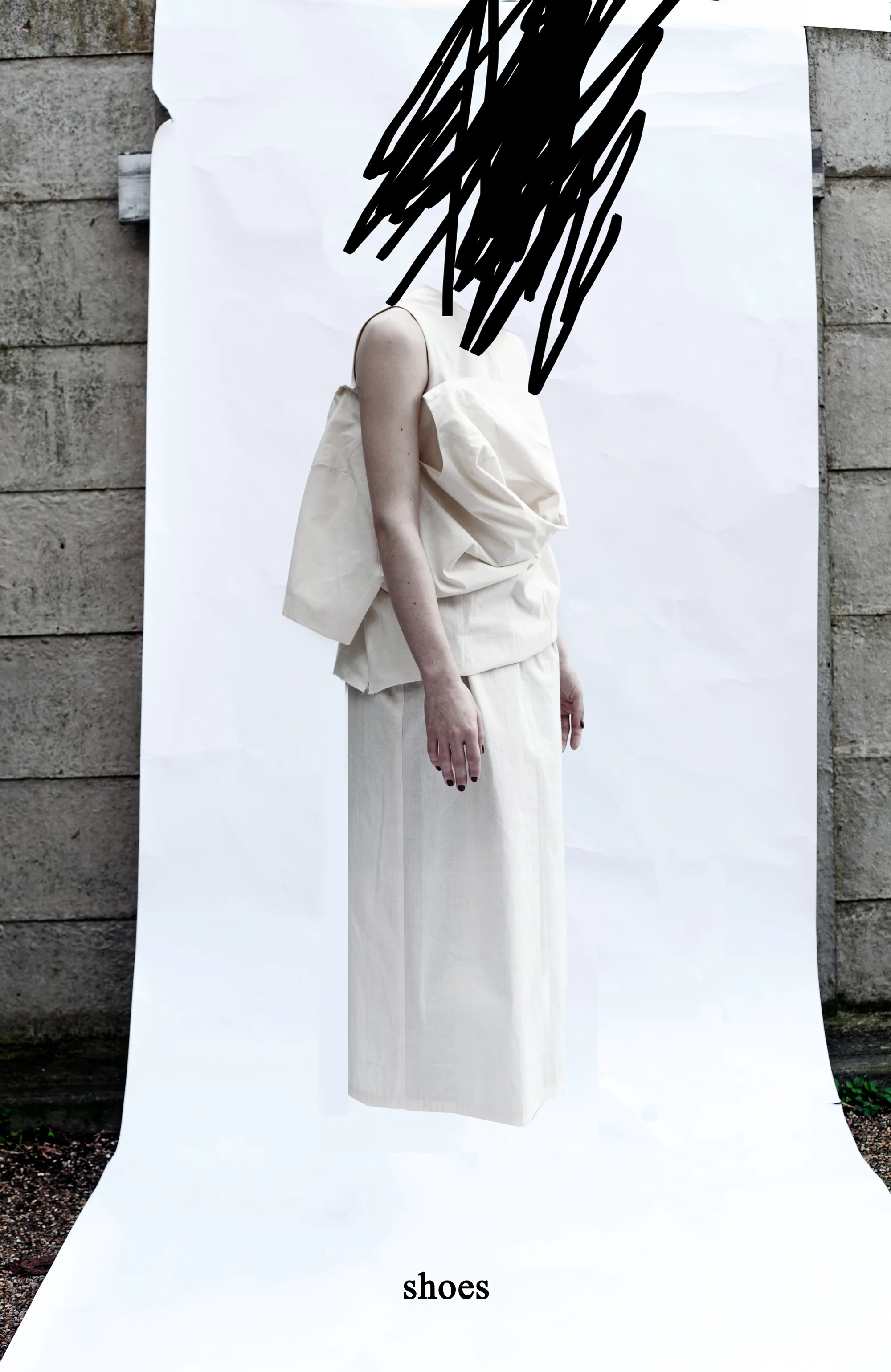 DRESS ltd CRISIS SUPPORT DRESS toile worn with NO shoes