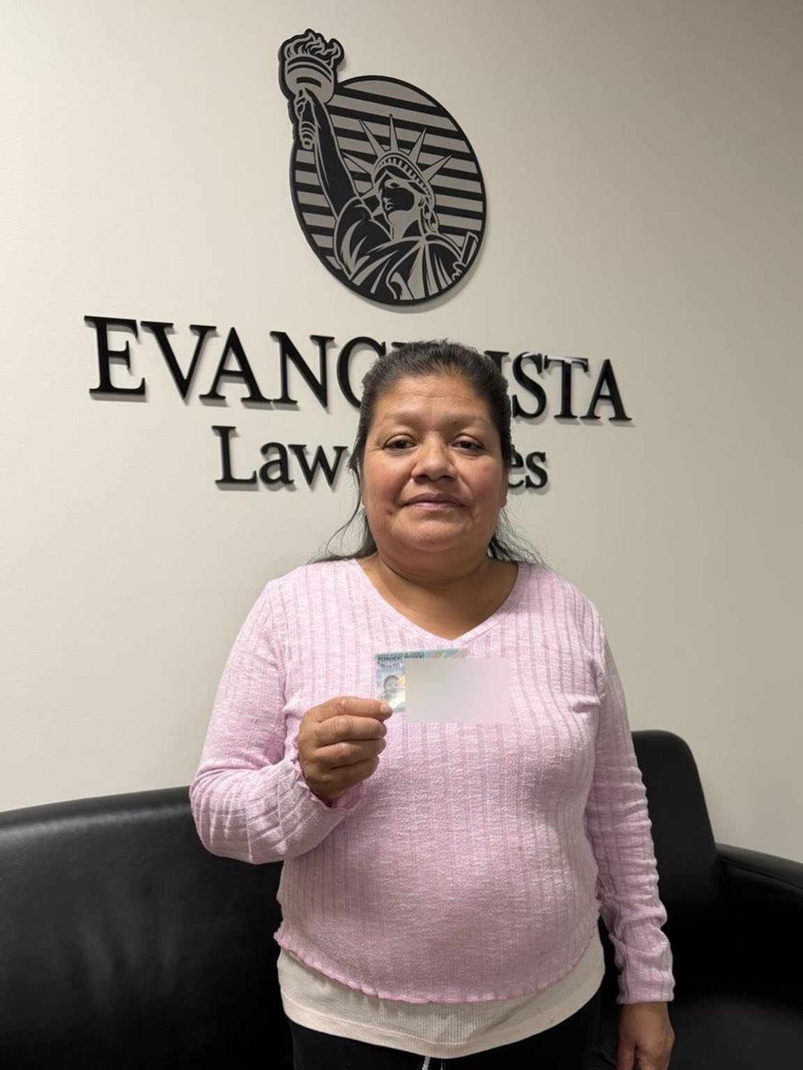 GREEN CARDS APPROVED! 👏🏻🇺🇸

Congratulations to our clients who are now Permanent Residents of the United States. This is a huge milestone and we are proud to be part of their immigration journey. 

&iexcl;Felicidades a nuestros clientes que ahora
