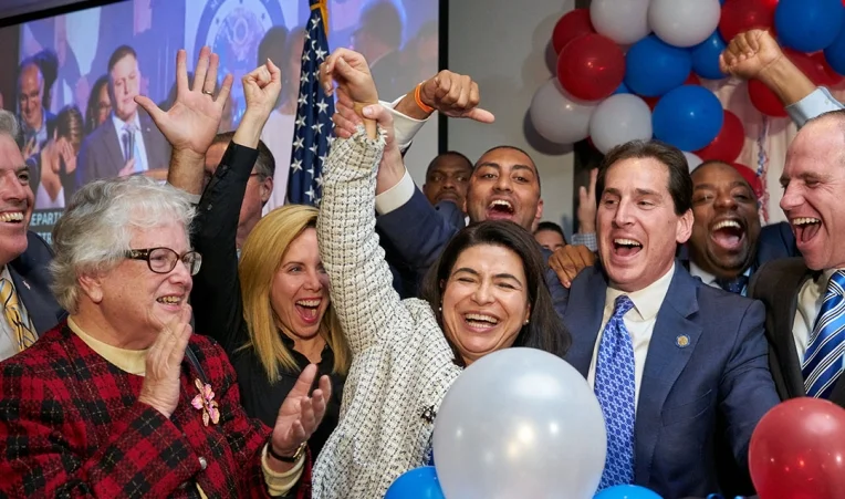 Kaplan-and-state-senators.jpg