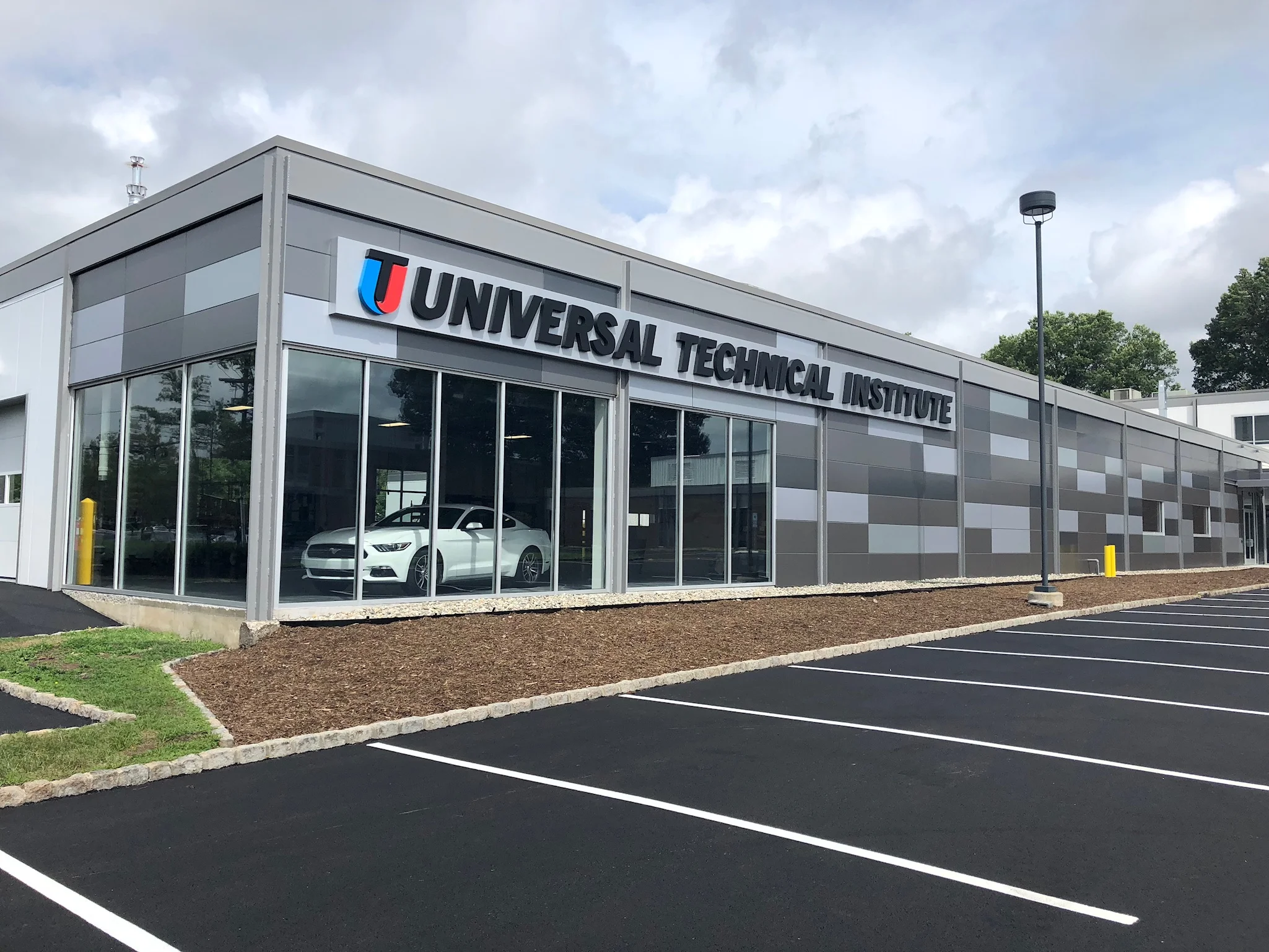 Universal Technical Institute (UTI)