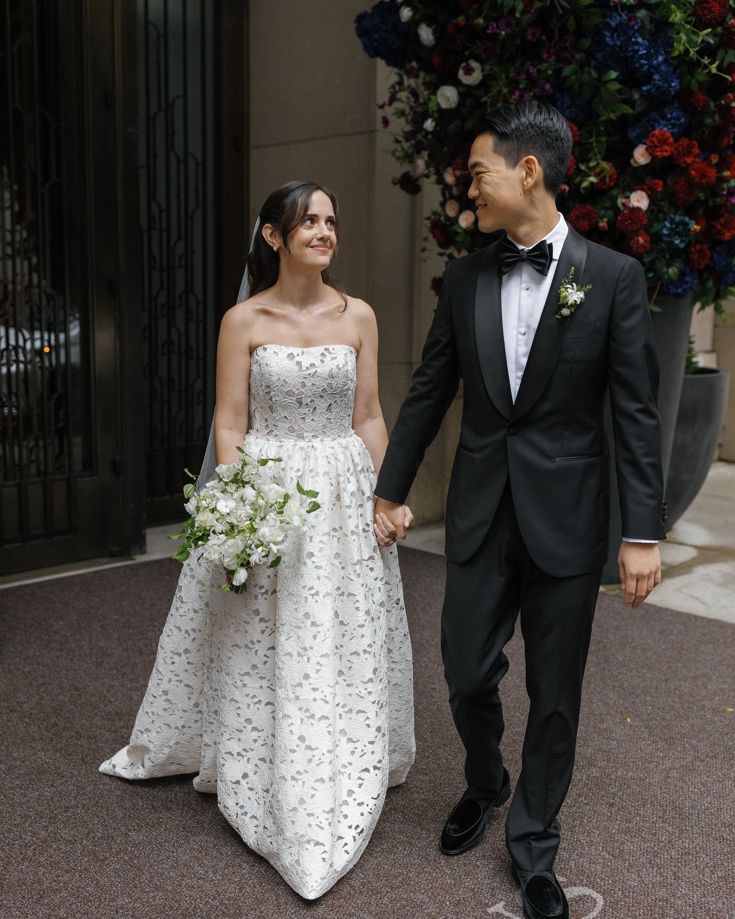 Some of the Western ceremony highlights from Kristin and Andrew&rsquo;s September wedding! Loved collaborating with @ahna__han on the flowers to create a timeless and romantic ethereal garden as the focal point of the Ceremony!

Ceremony Venue @fsnyd