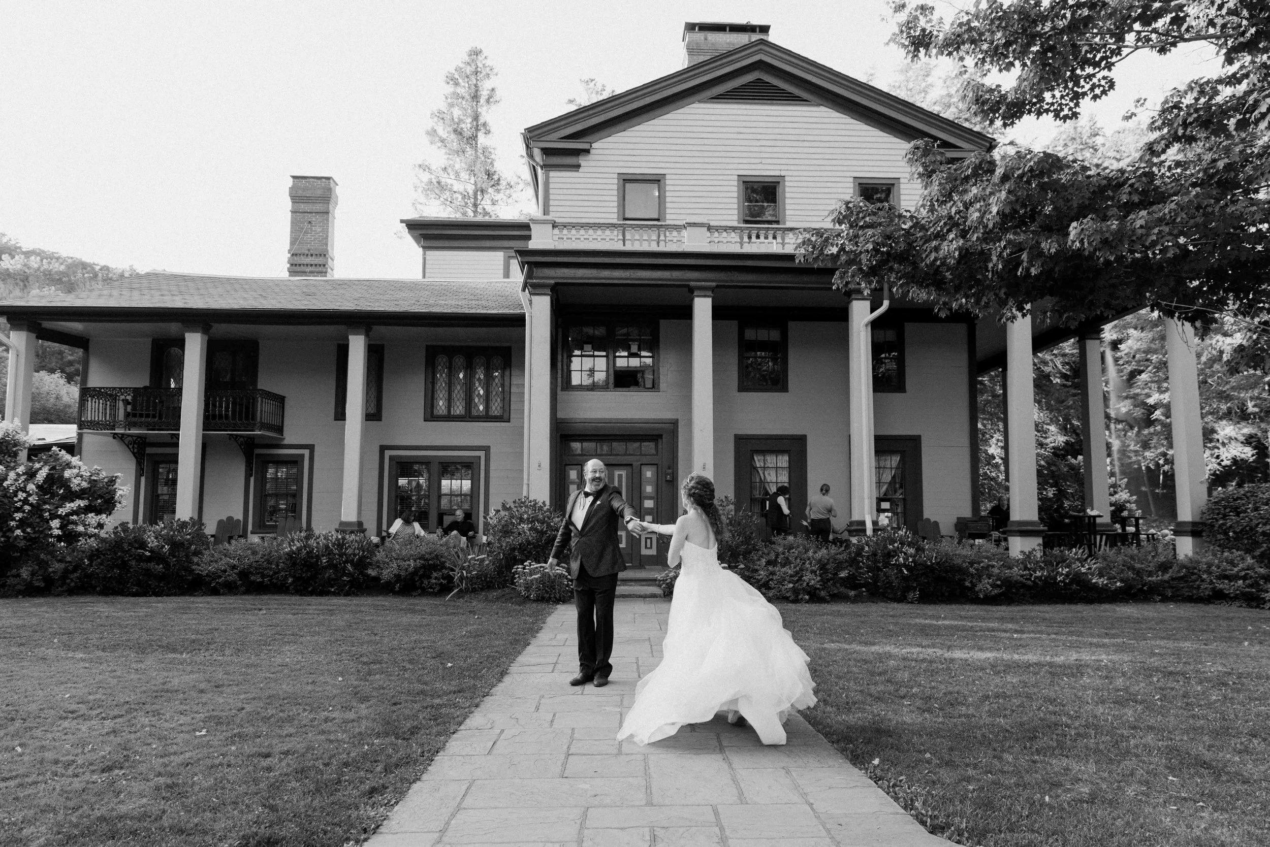 LisaandWill_AutumnLaynePhotography-Rochester Wedding Photographer_2.jpg